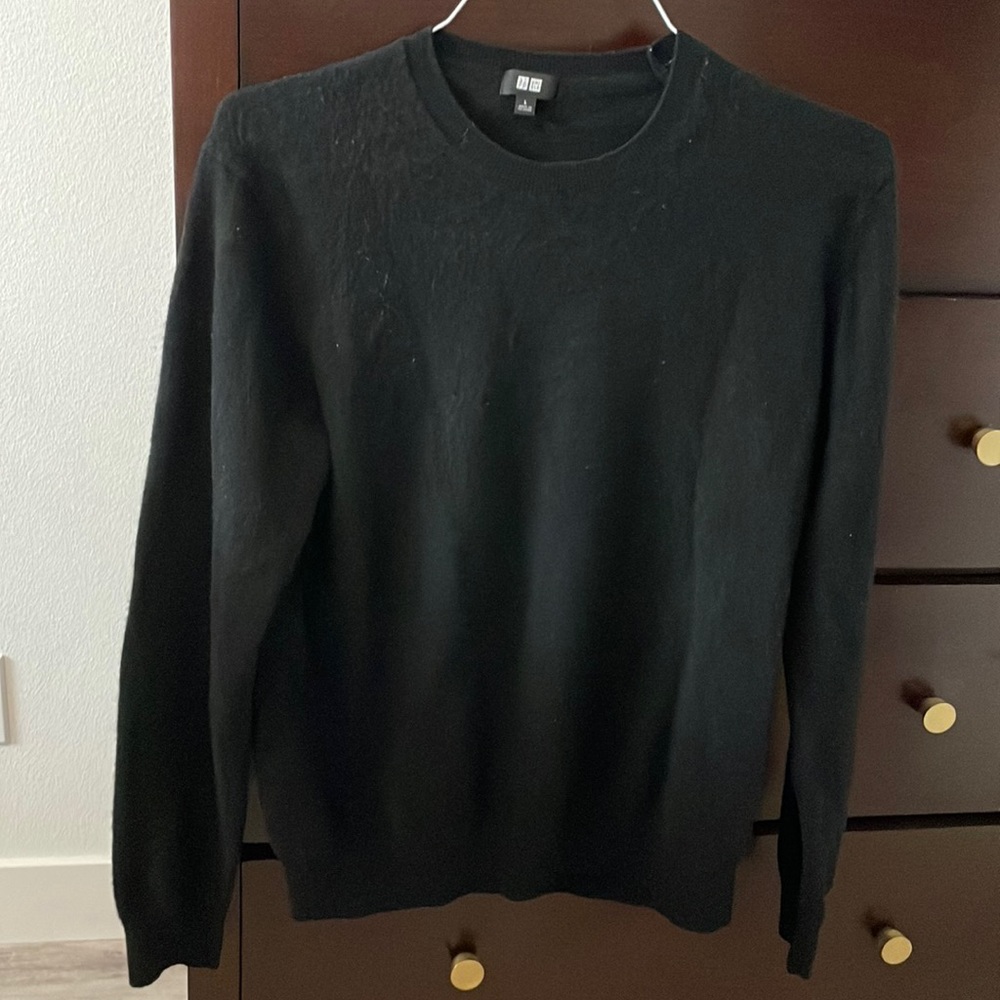 Two unisex Uniqlo cashmere sweaters